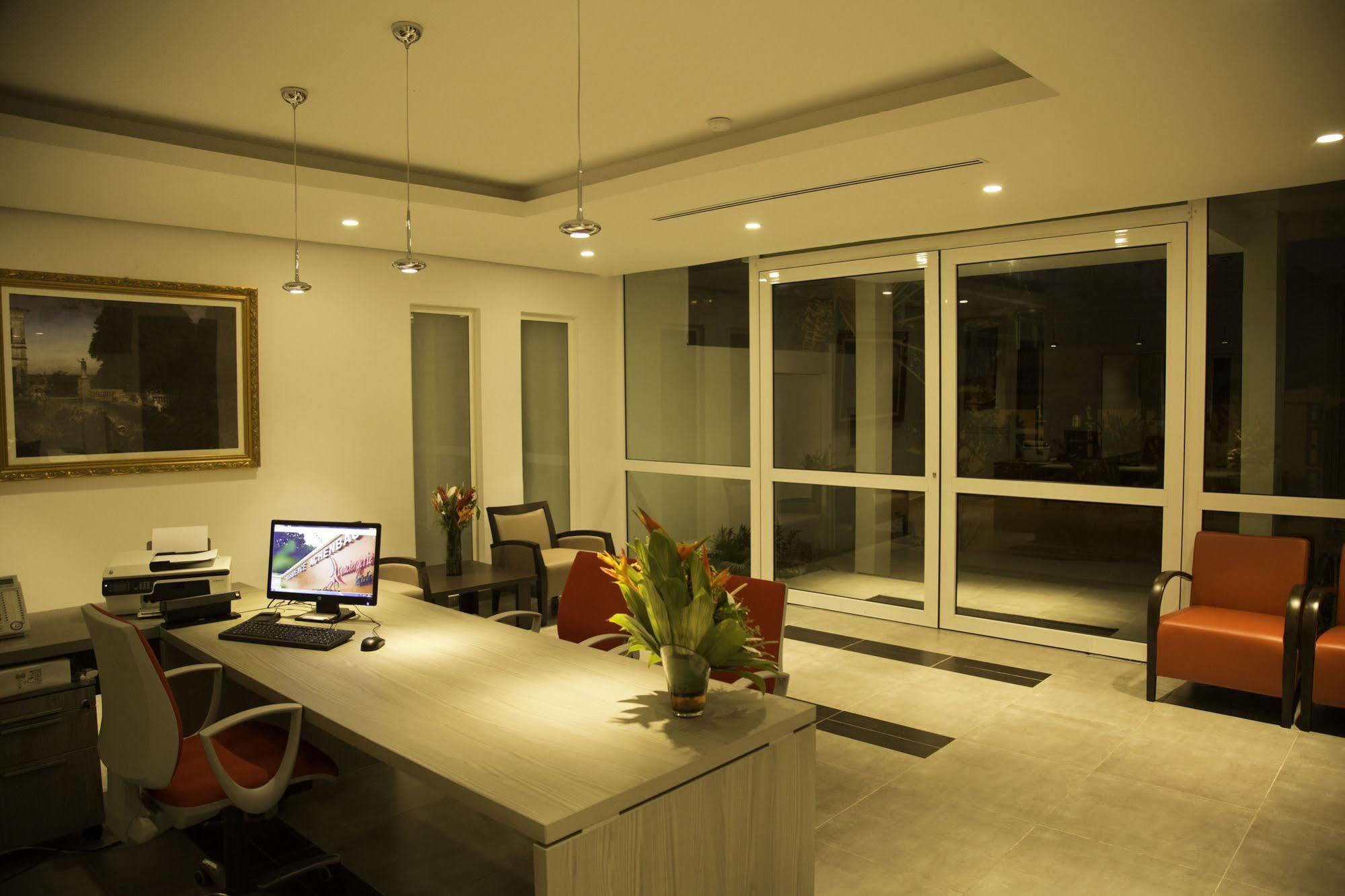 Residence Achenbach Abidjan Exterior foto
